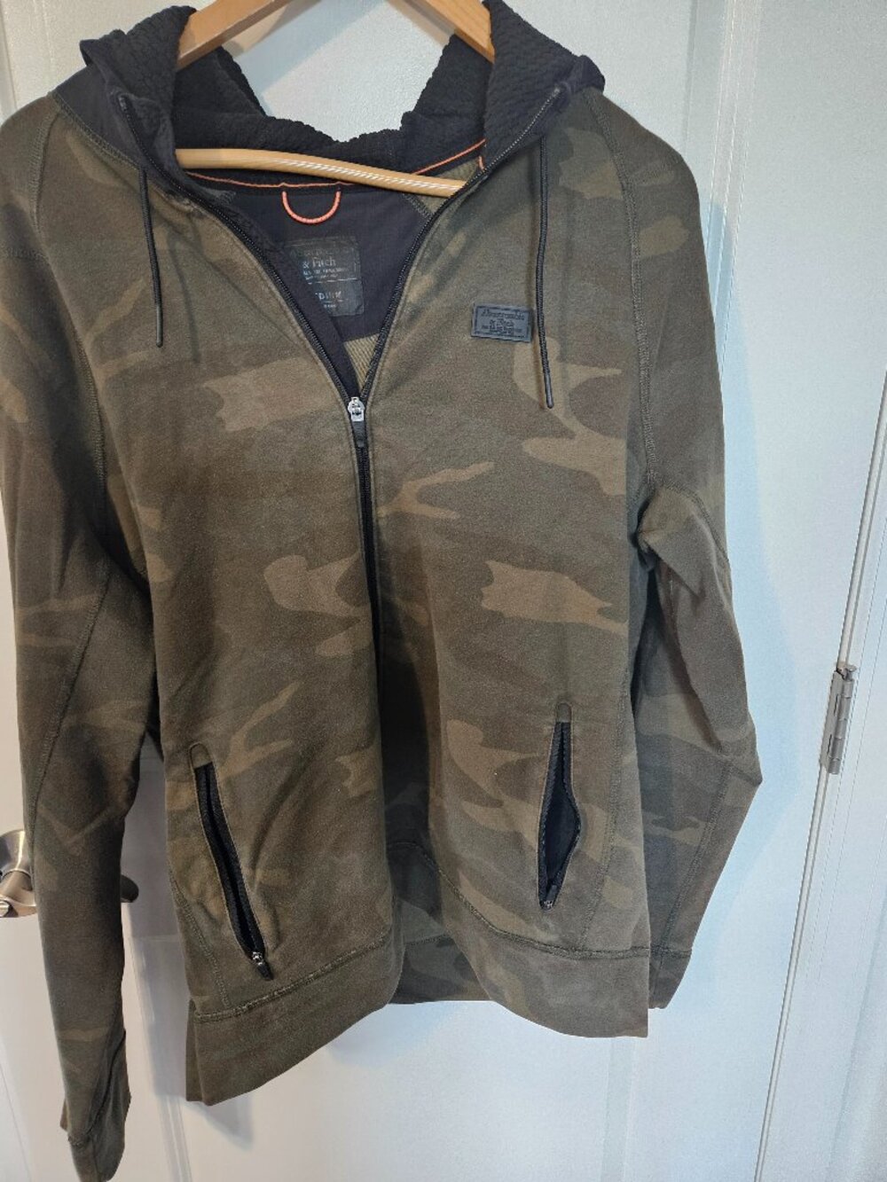 Abercrombie & Fitch Camo Zip Hoodie – Olive Green, Tech Fleece, Medium